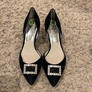 MICHAEL KORS SHIRLEY MID PUMP
Black SUEDE Size 9.5